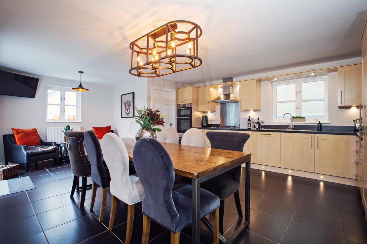 Beautiful 4-Bed Home, Hot Tub & Stunning Views - Abergavenny Buitenkant foto