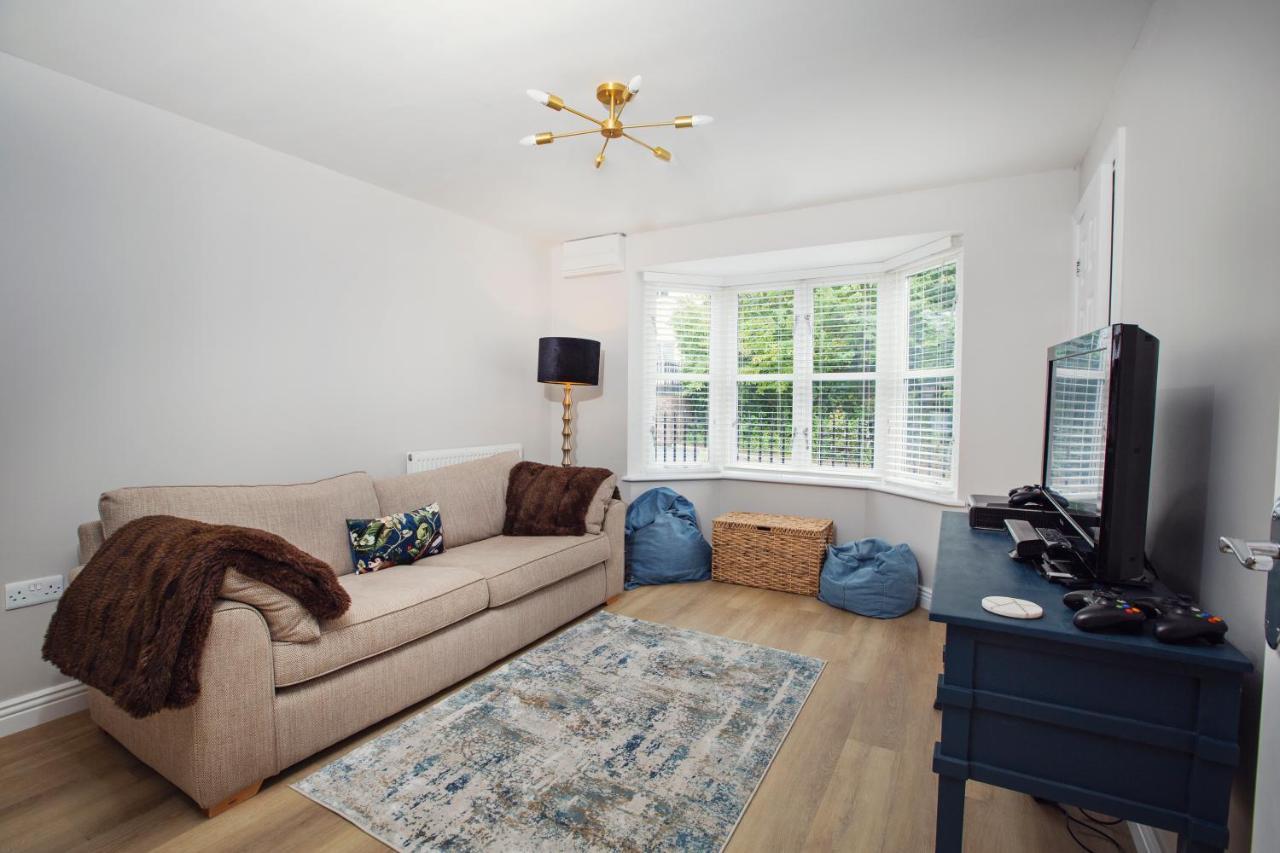Beautiful 4-Bed Home, Hot Tub & Stunning Views - Abergavenny Buitenkant foto