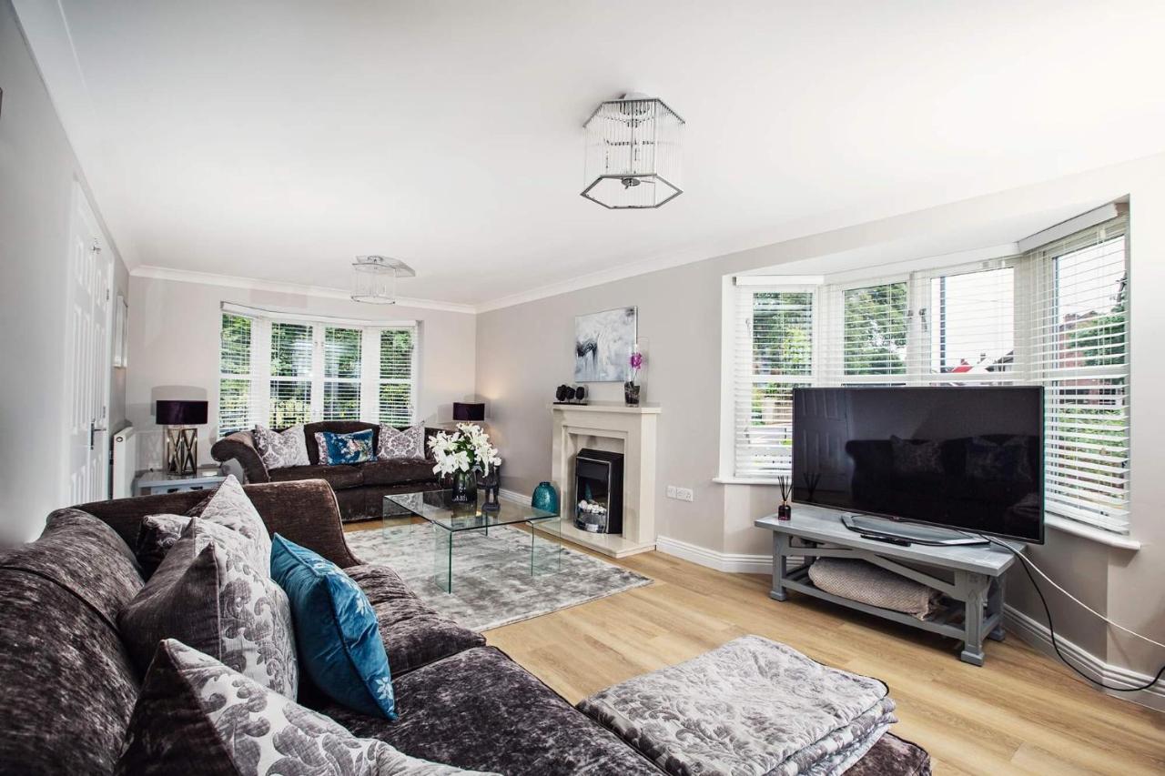 Beautiful 4-Bed Home, Hot Tub & Stunning Views - Abergavenny Buitenkant foto