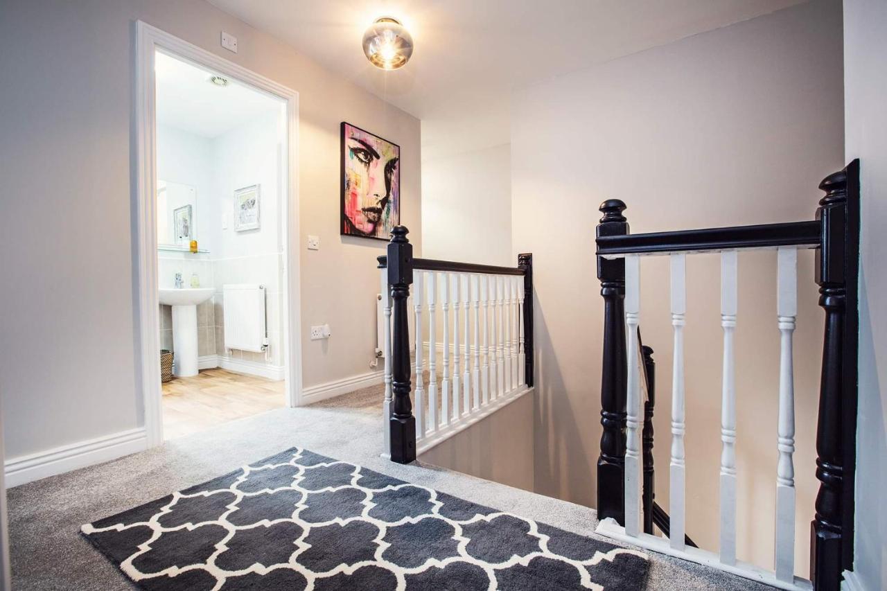 Beautiful 4-Bed Home, Hot Tub & Stunning Views - Abergavenny Buitenkant foto
