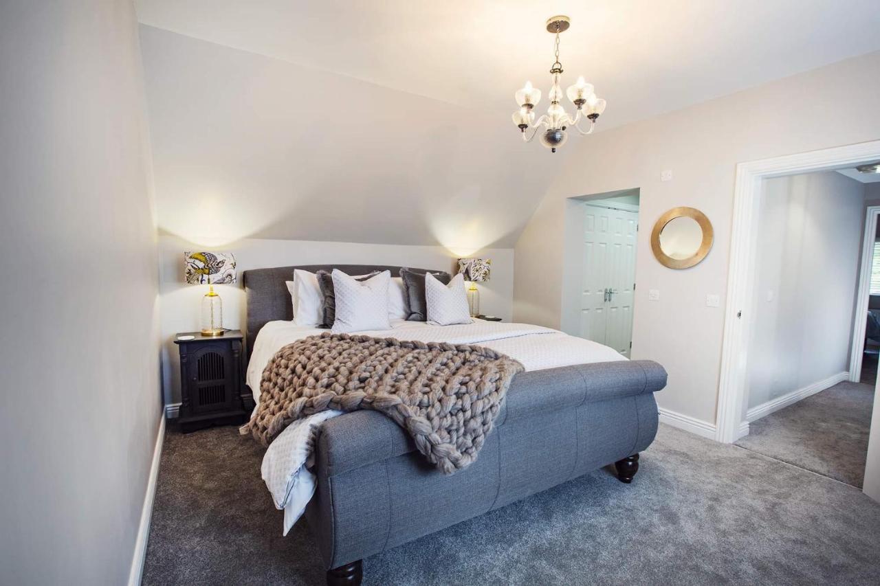 Beautiful 4-Bed Home, Hot Tub & Stunning Views - Abergavenny Buitenkant foto