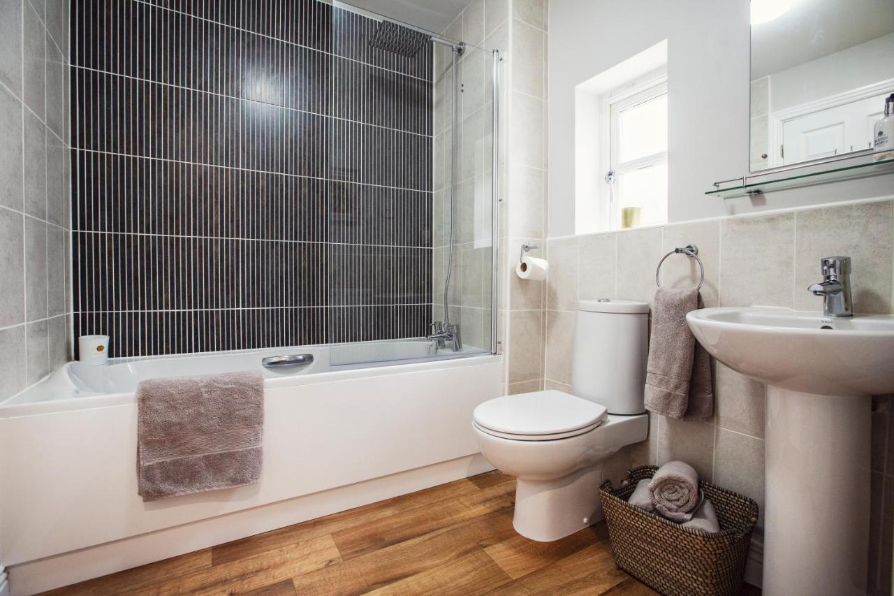Beautiful 4-Bed Home, Hot Tub & Stunning Views - Abergavenny Buitenkant foto