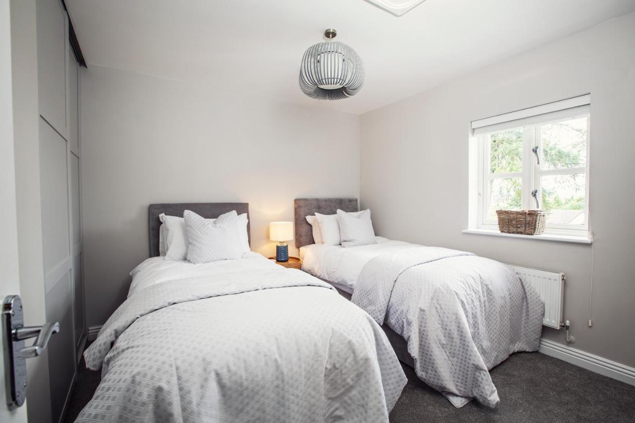 Beautiful 4-Bed Home, Hot Tub & Stunning Views - Abergavenny Buitenkant foto