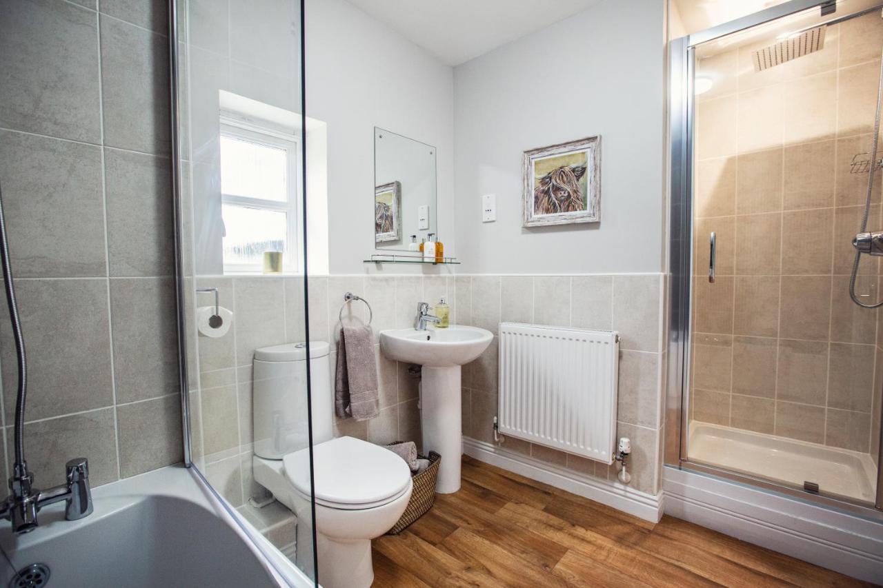 Beautiful 4-Bed Home, Hot Tub & Stunning Views - Abergavenny Buitenkant foto