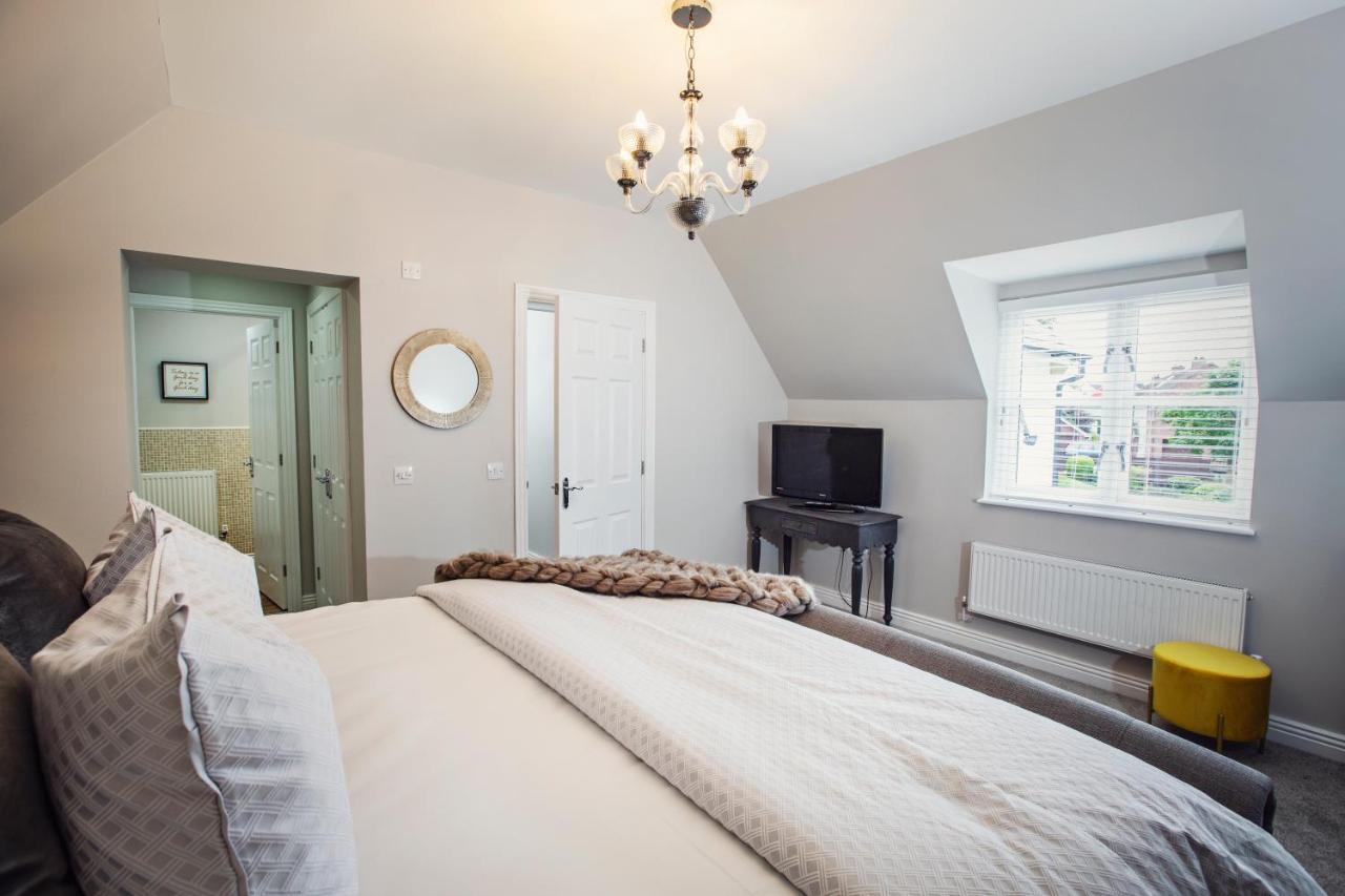 Beautiful 4-Bed Home, Hot Tub & Stunning Views - Abergavenny Buitenkant foto