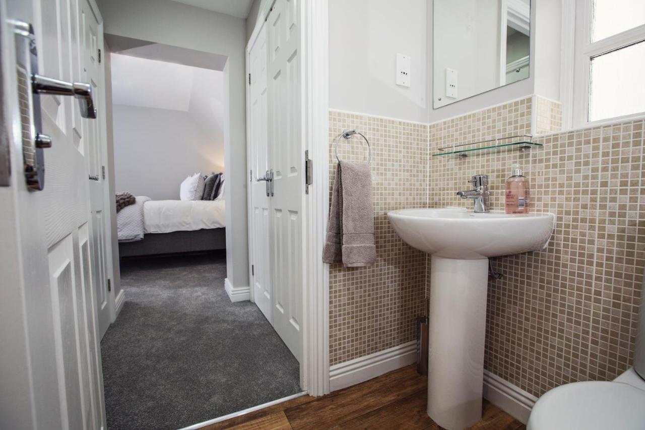 Beautiful 4-Bed Home, Hot Tub & Stunning Views - Abergavenny Buitenkant foto