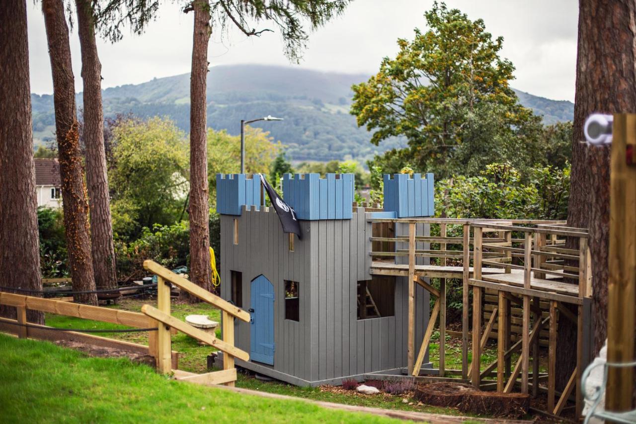 Beautiful 4-Bed Home, Hot Tub & Stunning Views - Abergavenny Buitenkant foto