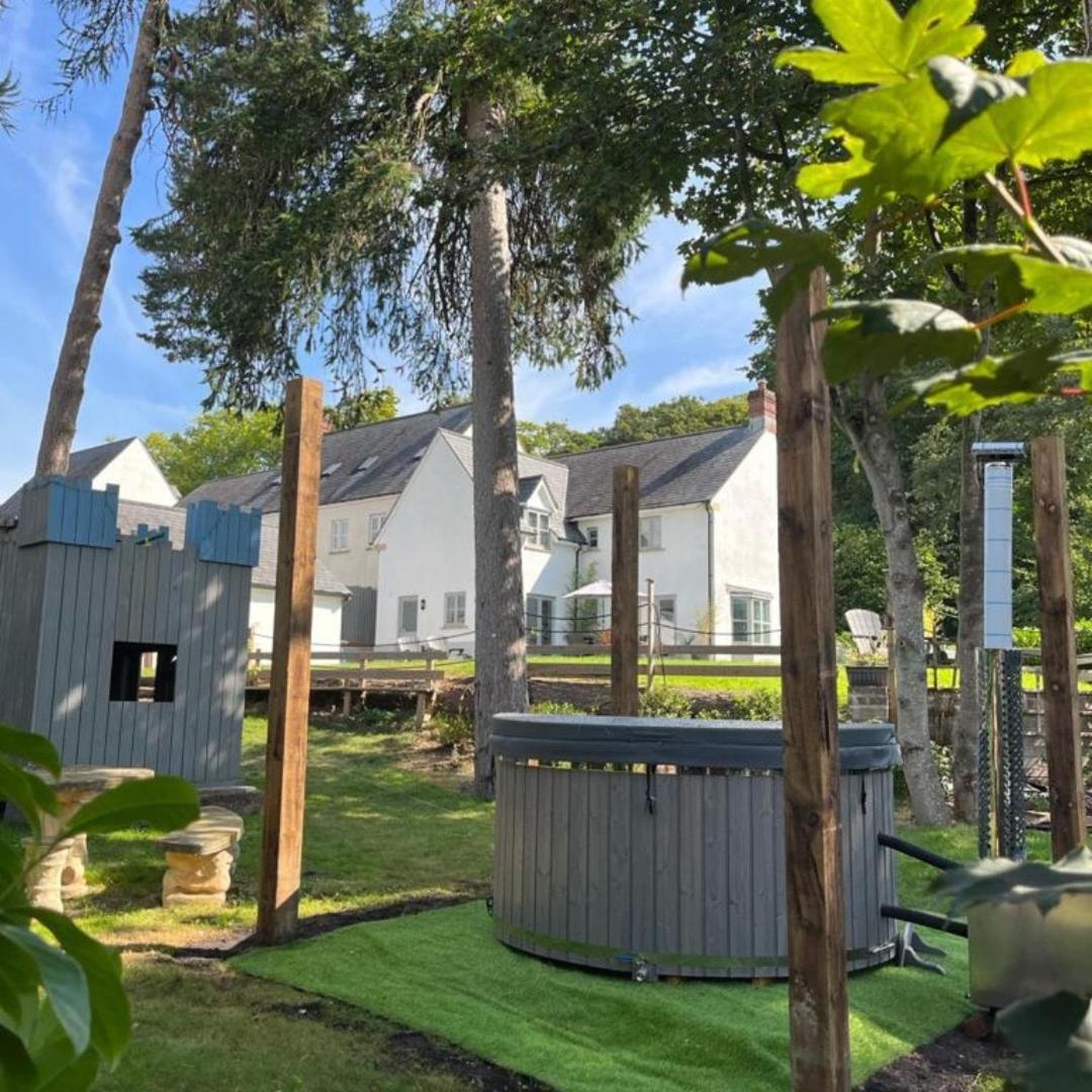 Beautiful 4-Bed Home, Hot Tub & Stunning Views - Abergavenny Buitenkant foto