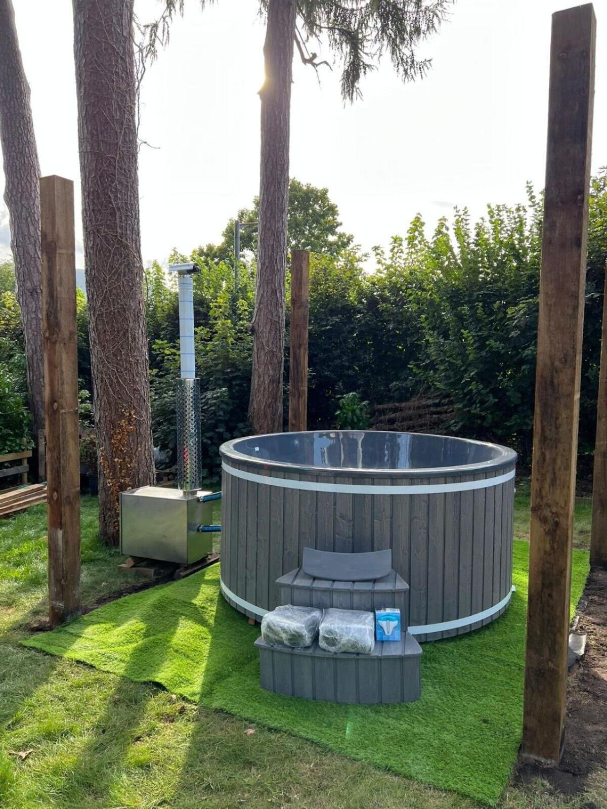 Beautiful 4-Bed Home, Hot Tub & Stunning Views - Abergavenny Buitenkant foto