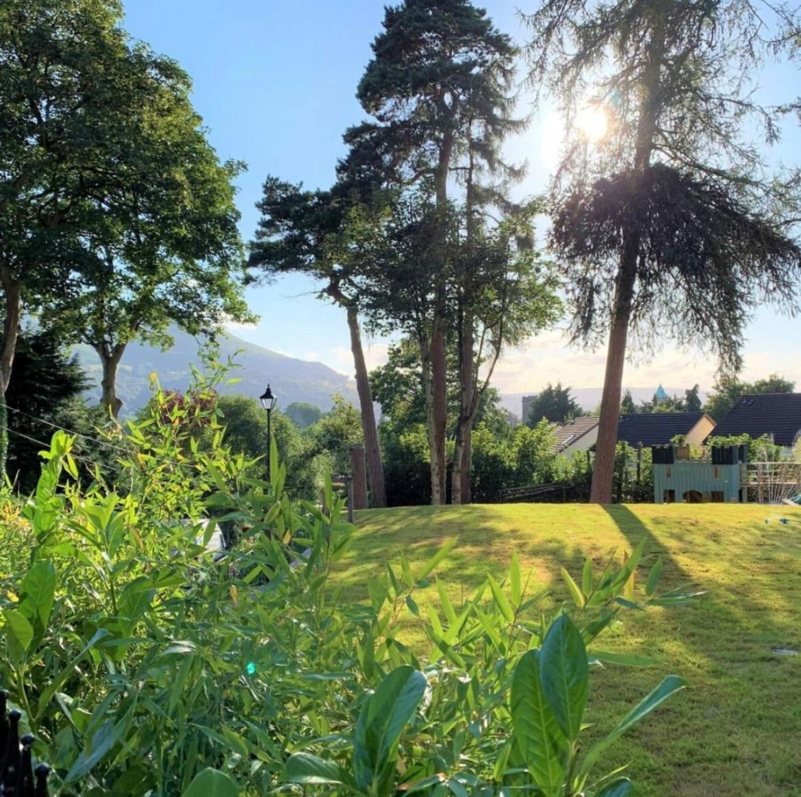 Beautiful 4-Bed Home, Hot Tub & Stunning Views - Abergavenny Buitenkant foto